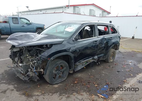 2017 Toyota Highlander Xle z USA, uszkodzony, nr VIN 5TDJZRFH4HS507276